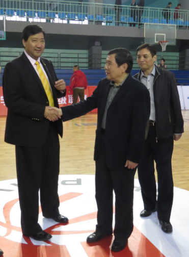 高体育训练营同男篮白江教练亲切交流